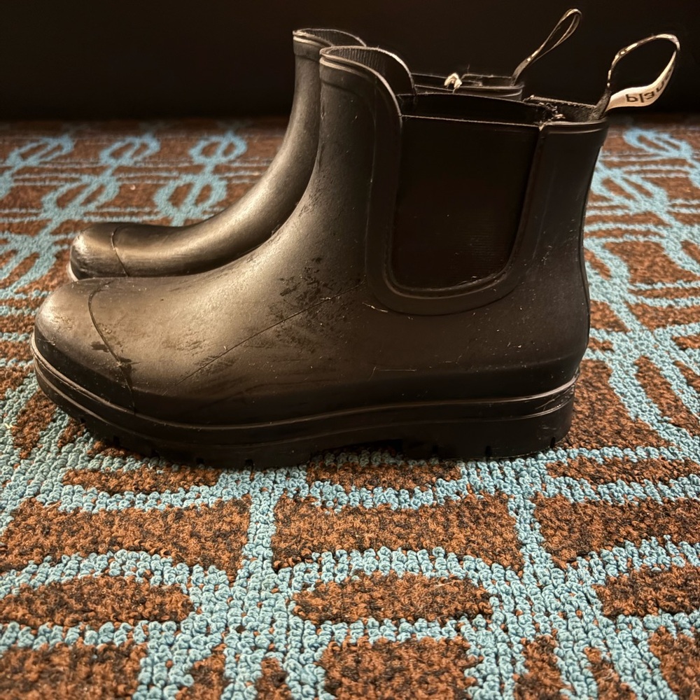 Women’s Short Black Rain Chelsea Boots - Slip-On Waterproof Style